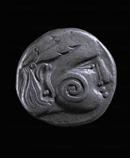 09010231[1]饰品上，面对从巴纳特地区，巴尔干地区的凯尔特银币。直径2.4厘米.jpg
