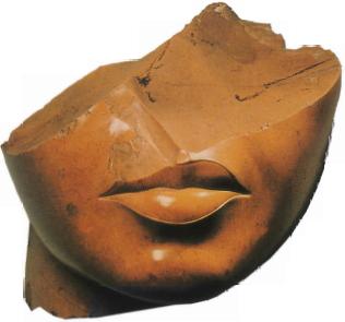Yellow jasper fragment of a head of an Amarna-period queen.JPG