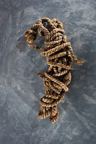 5300年的皮绳.jpg