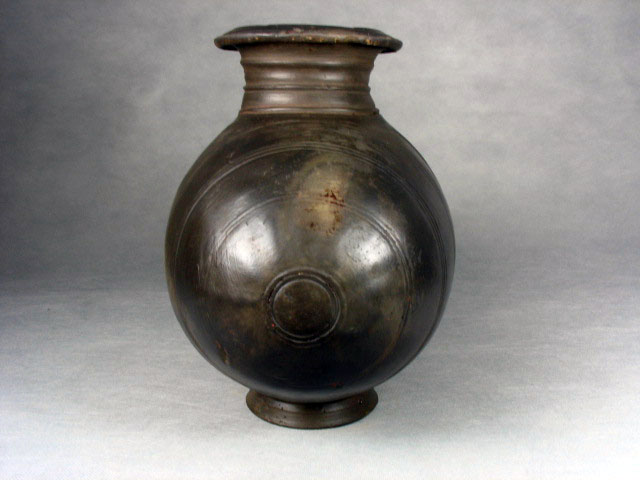 黑抛光茧形壶6.jpg
