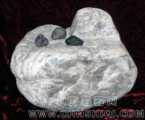 大石鸟（上面是小石鸟）