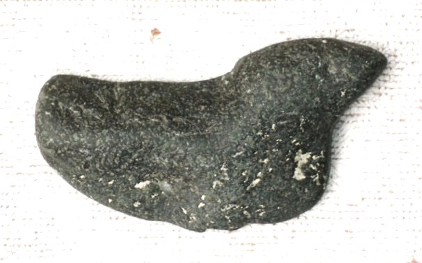 【鸟形石刀】；8.5x4.5x1.5cm