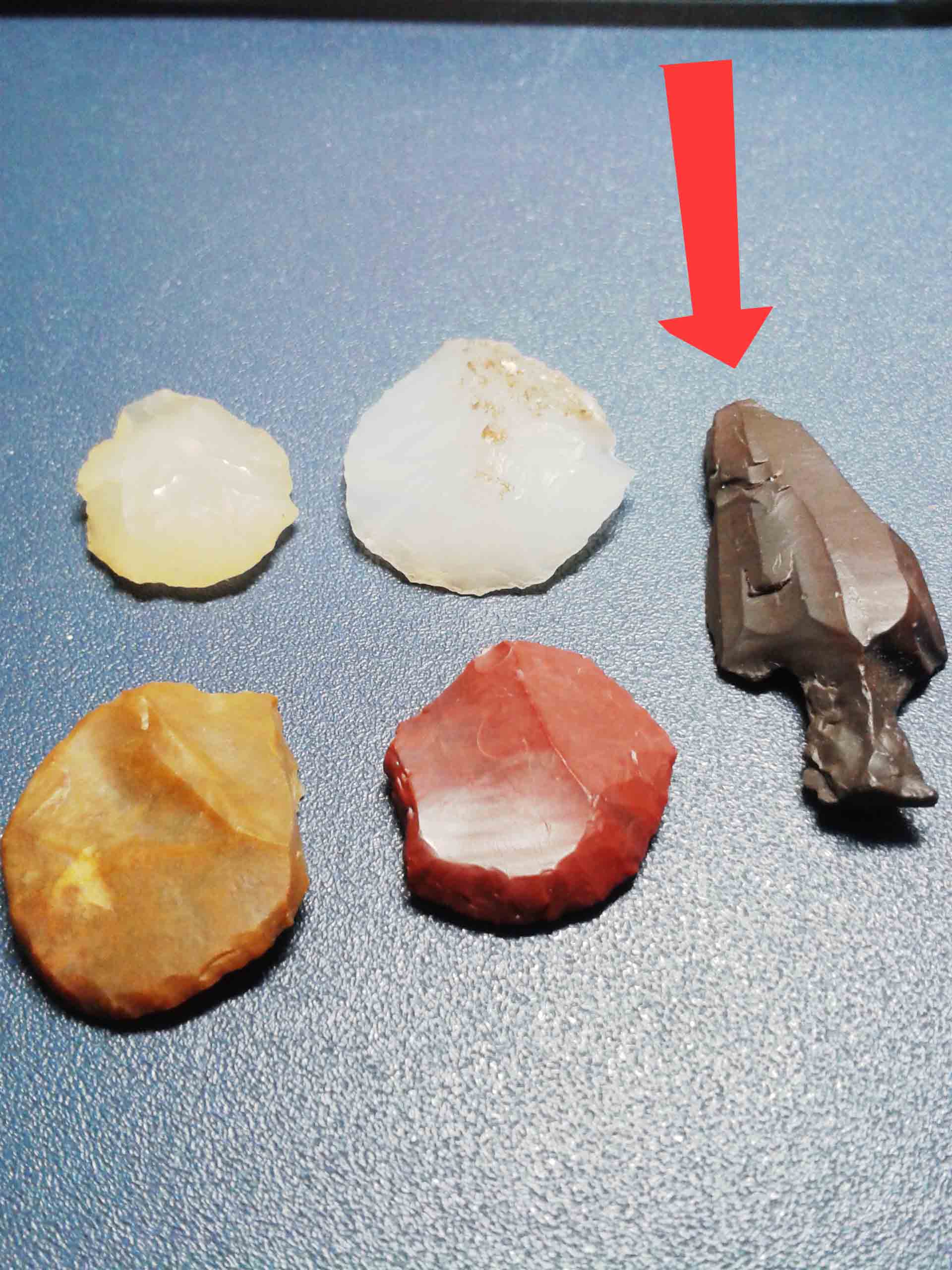 红色箭头石器