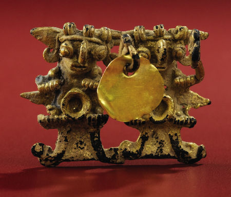 78-吊坠：对蝙蝠-贝拉瓜斯省，奇里基省，Diquís-公元700 - 1500Tumbaga，重量29.2克.jpg