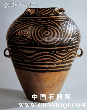 甘肃省，中国，新石器时代，史前的装饰带的陶瓷花瓶.jpg
