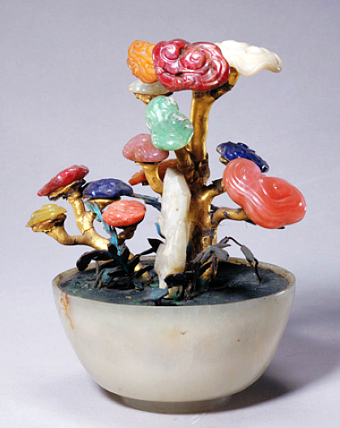 宝石灵芝盆景宝石灵芝盆景，清，造办处造，通高14.5cm，盆高4.6cm。清宫旧藏灵芝头，.jpg