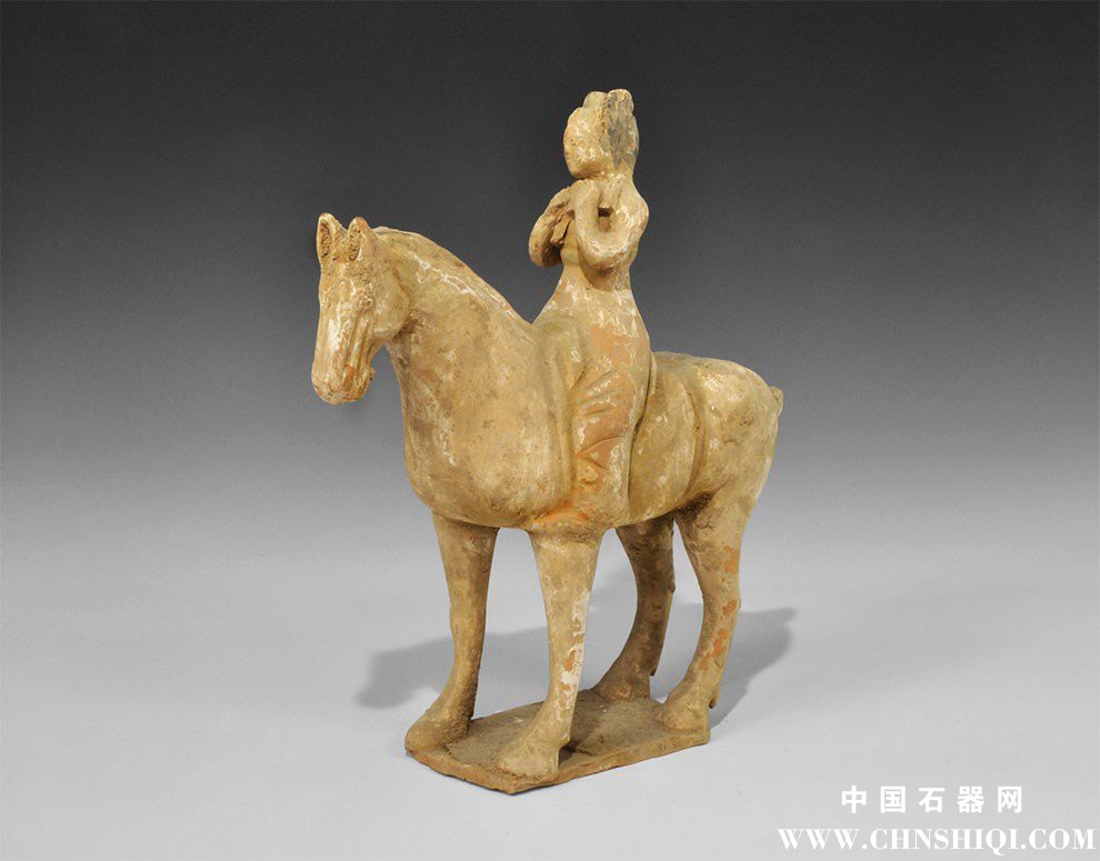 唐代，公元618-906年。赤陶马与骑手拿着一个集水管到胸部，黑色颜料骑手的头发和马的.jpg