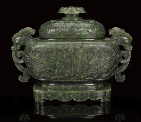 360截图20131109064633009清 碧玉雕饕餮紋龍耳蓋爐.jpg