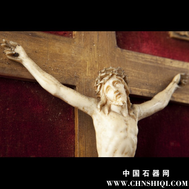 665x665_2013090525_crucifix_cadre_2N.jpg