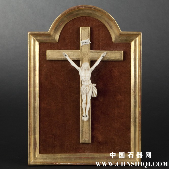 665x665_christ_ivoire_1N.jpg