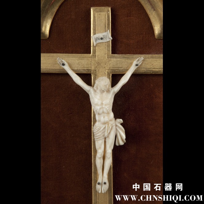 665x665_christ_ivoire_2N.jpg