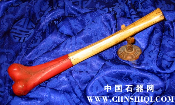 Photo1569.KanglingHumanLegTrumpet康玲人类大腿骨小号.JPG