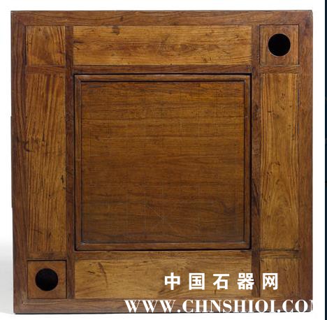 一个罕见的黄花梨方赌台17th-18th世纪.jpg