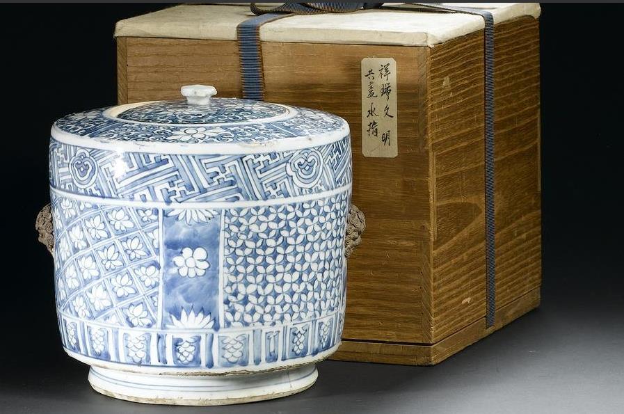 17世纪初青花罐.jpg