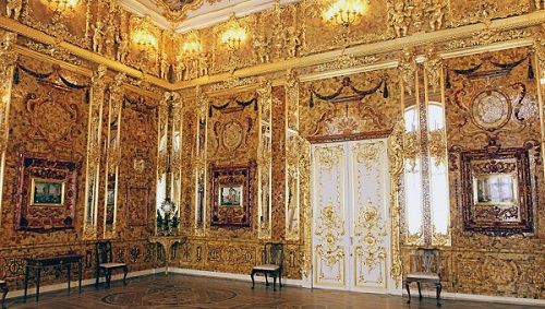 The-Amber-Room-in-the-Catherine-Palace.-The-walls-are-lined-with-mosaic-panels-w.jpg
