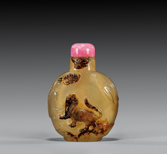 瑪瑙雕蝙蝠虎紋鼻煙壺.jpg