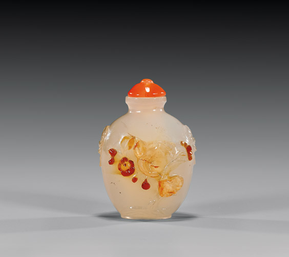 玉髓雕花卉紋鼻煙壺.jpg