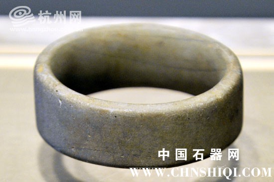 浙江松阳出土的新石器时代石环，做工精细.jpg