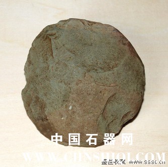 金家园遗址出土石网坠（上）及盘状石器（下）.jpg