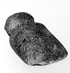 山东沂源出土的新石器时代的石斧.jpg