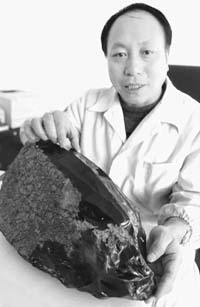 吉林发现大“石核”长32．3厘米，宽4．4厘米.jpg