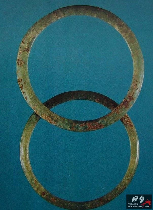 14墓玉镯.jpg