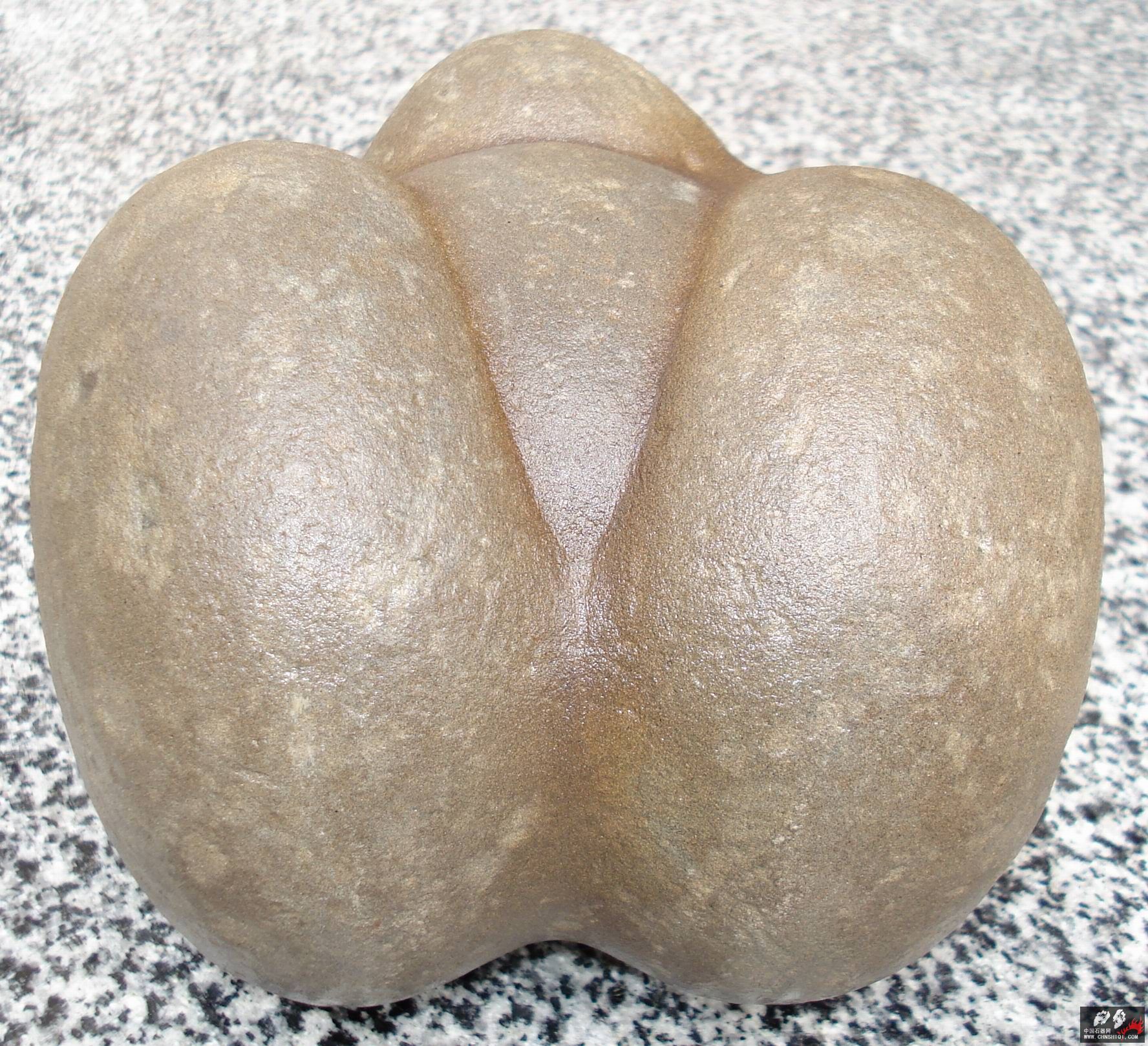 正下面