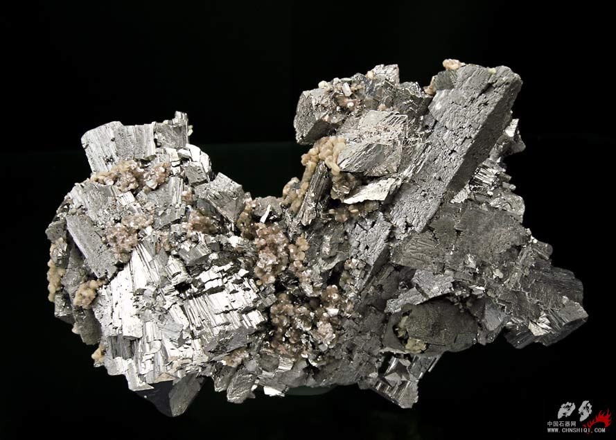 毒砂与云母，菱铁矿和闪锌矿 葡萄牙 9.2 × 5.7 × 3.6 厘米.jpg