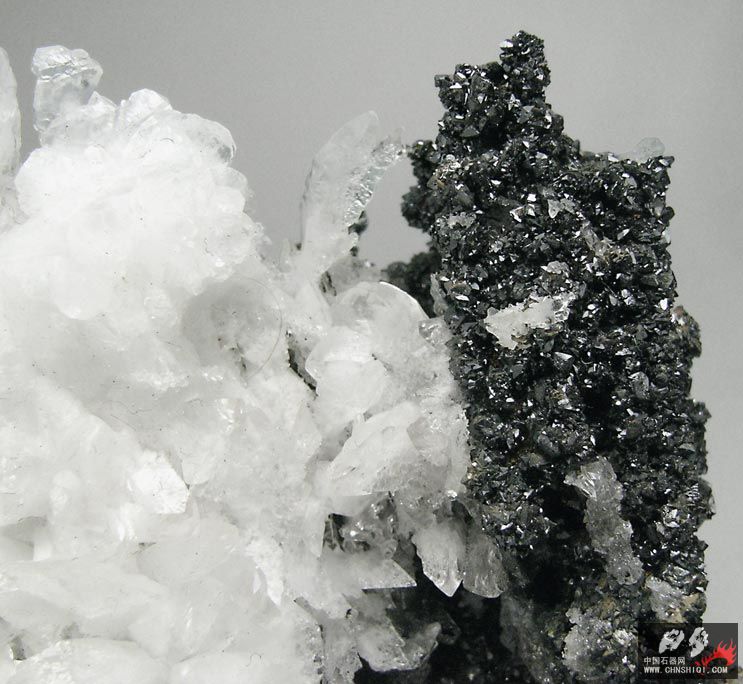 钒铅锌矿与方解石 葡萄牙 6.7 × 5.5 × 2.7公分1.jpg