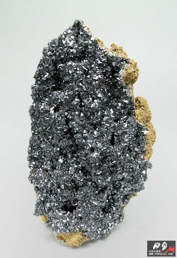 钒铅锌矿与方解石 葡萄牙 7 × 4.2 × 2.4厘米.jpg