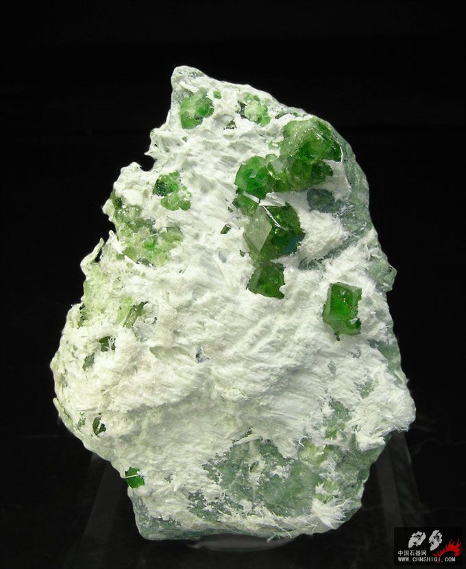 钙铁榴石与角闪石 加拿大 4.5 × 4 ×2.9厘米.jpg