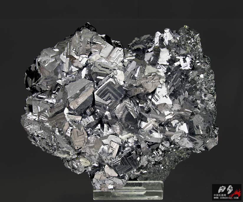 方铅矿与石英 罗马尼亚 10.9 × 9.8 × 5.4公分.jpg