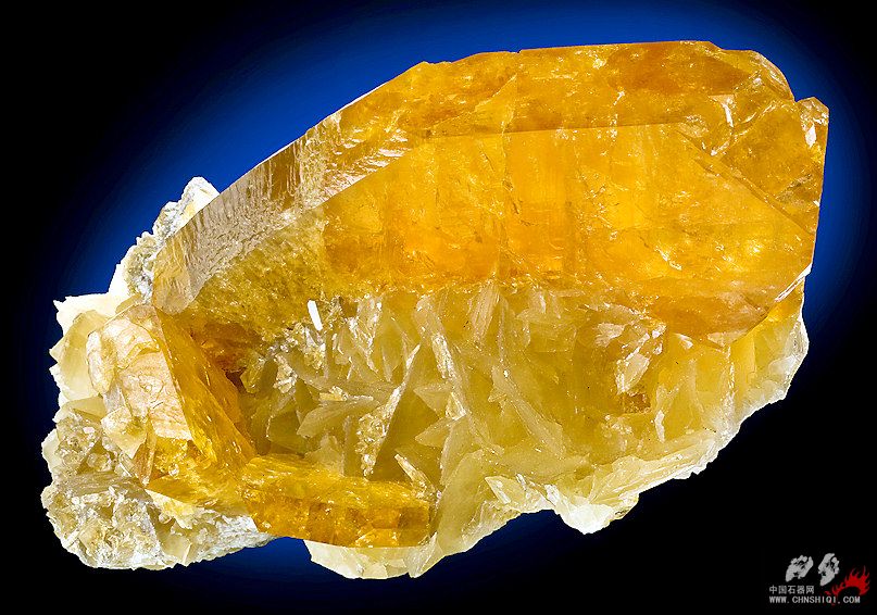 金色重晶石晶体和方解石 美国内华达州 10x18x11厘米.jpg