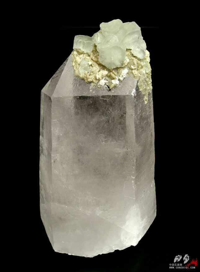 石英磷灰石-（氟化钙）和菱铁矿 葡萄牙 8.5 × 4.8 × 3.3 厘米.jpg