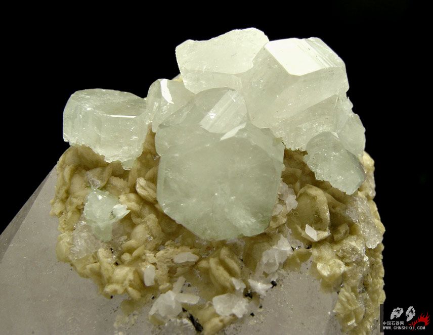 石英磷灰石-（氟化钙）和菱铁矿 葡萄牙 8.5 × 4.8 × 3.3 厘米1.jpg