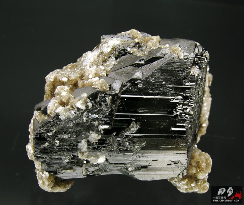 钨铁矿和石英与云母 葡萄牙 5.3 × 3.4 ×3.3厘米.jpg