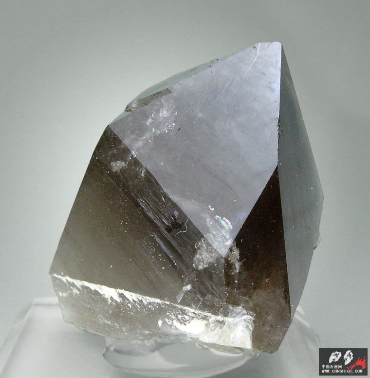 烟晶 西班牙 5.3 × 3.9 × 3.2厘米.jpg