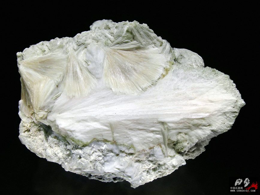 针钠钙石 美国新泽西州 9.5 × 7 × 5厘米.jpg
