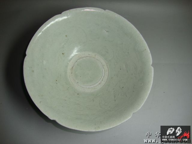 出土南宋湖田六缺刻花碗 1.jpg