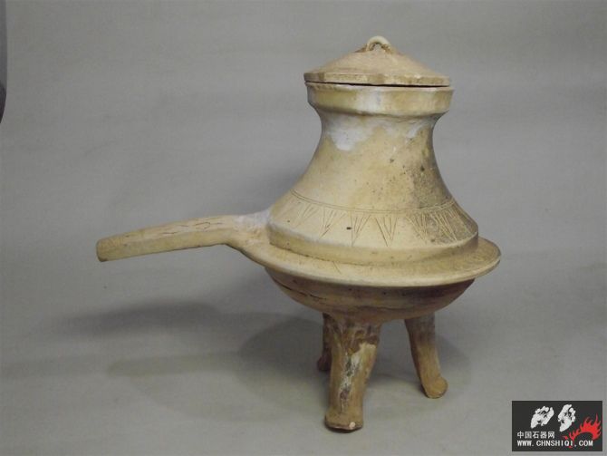 汉。三角蕉叶纹鐎斗{温酒器.jpg