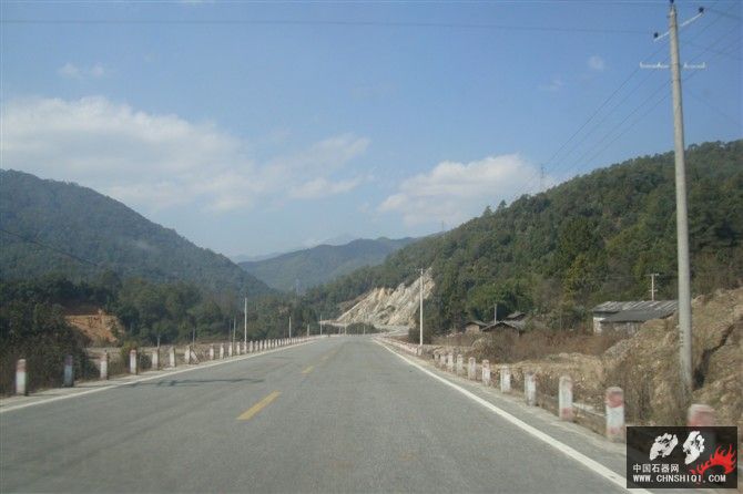 去边境的道路.jpg