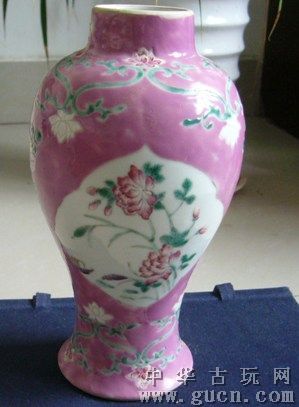 珊瑚地开光粉彩花卉纹瓶2.jpg
