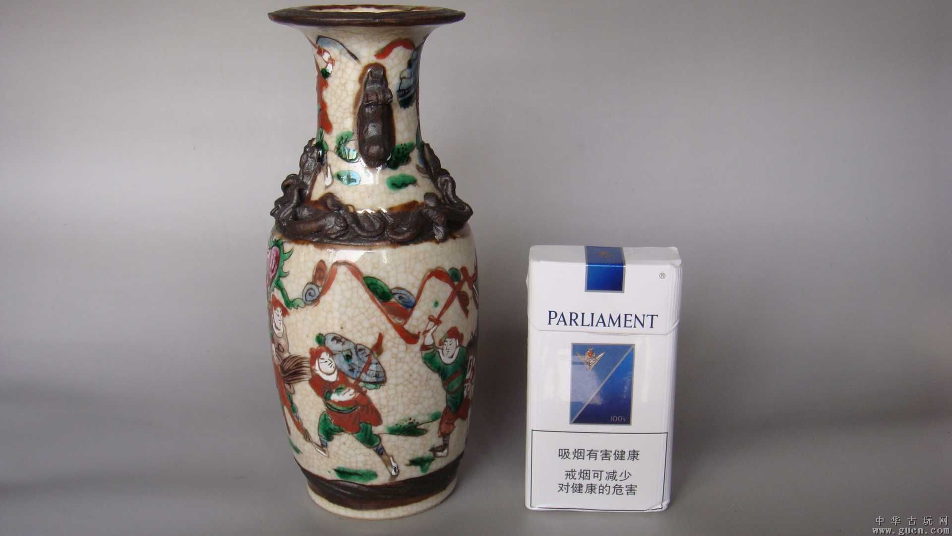 哥釉粉彩人物堆塑盘螭双耳瓶 1.jpg