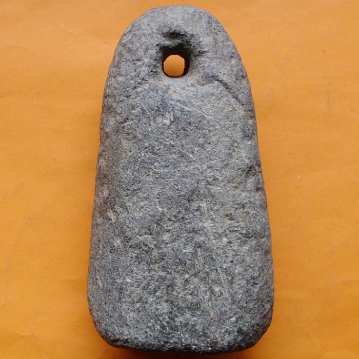 旧石器时代晚期有孔石锤.JPG